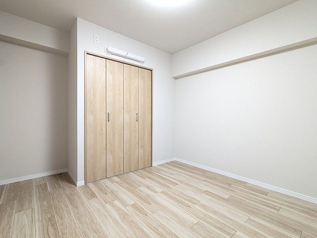大阪府枚方市岡山手町 内観写真（リビング以外の居室）