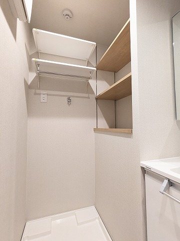 大阪府枚方市岡山手町 内観写真（洗面台・洗面所）