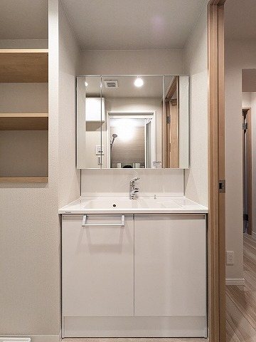 大阪府枚方市岡山手町 内観写真（洗面台・洗面所）