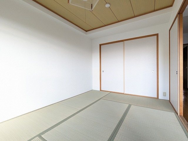 大阪府枚方市池之宮２丁目 内観写真（リビング以外の居室）