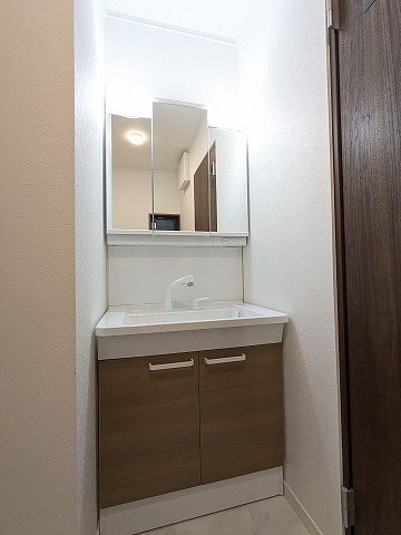 大阪府枚方市東船橋２丁目 内観写真（洗面台・洗面所）