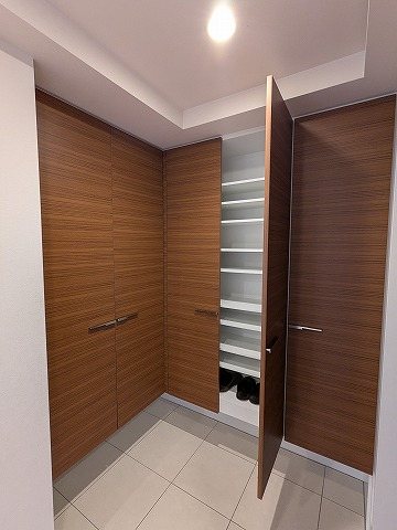大阪府枚方市磯島南町 現地写真（玄関）