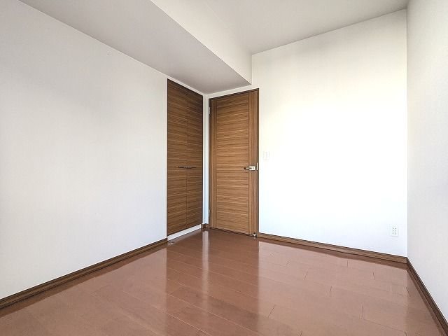 大阪府枚方市磯島南町 内観写真（リビング以外の居室）