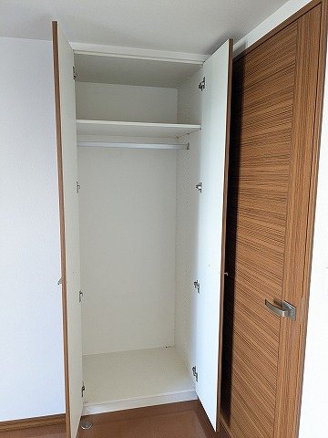大阪府枚方市磯島南町 内観写真（収納）