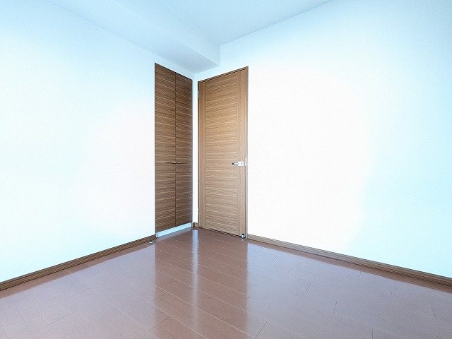 大阪府枚方市磯島南町 内観写真（リビング以外の居室）