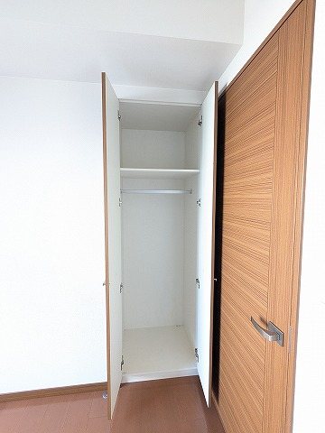 大阪府枚方市磯島南町 内観写真（収納）