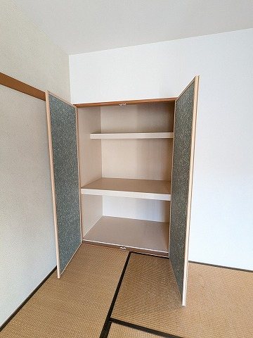 大阪府枚方市磯島南町 内観写真（収納）