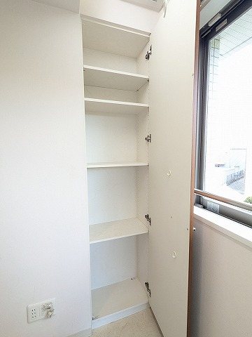 大阪府枚方市磯島南町 内観写真（収納）