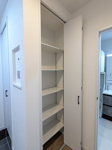大阪府枚方市東香里新町 内観写真（収納）