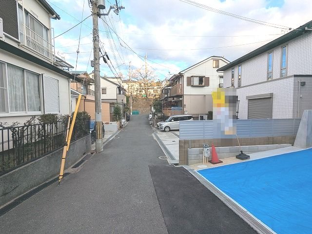 大阪府枚方市東香里新町 現地写真（前面道路含む現地写真）