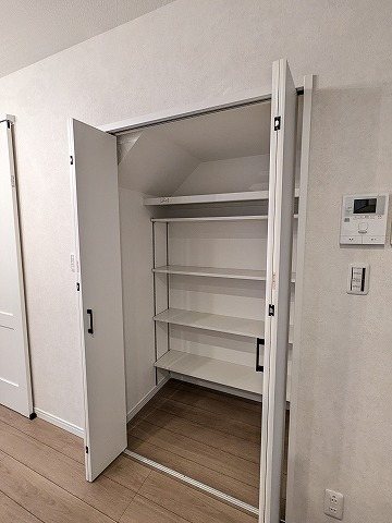 大阪府枚方市東香里新町 内観写真（収納）