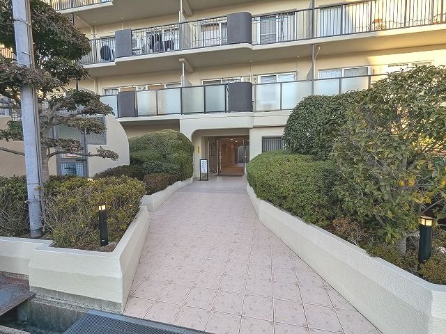 大阪府枚方市香里ケ丘９丁目 共用部写真（エントランス）