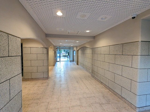 大阪府枚方市香里ケ丘９丁目 共用部写真（ロビー）
