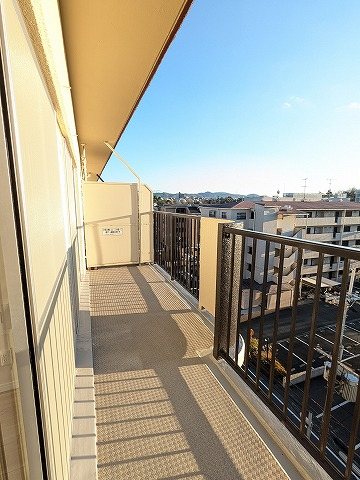 大阪府枚方市香里ケ丘９丁目 現地写真（バルコニー）