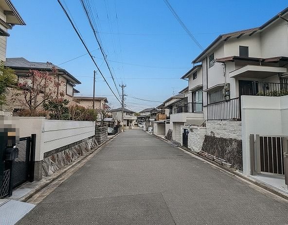 大阪府交野市星田山手１丁目 現地写真（前面道路含む現地写真）