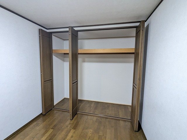 大阪府枚方市三矢町 内観写真（収納）