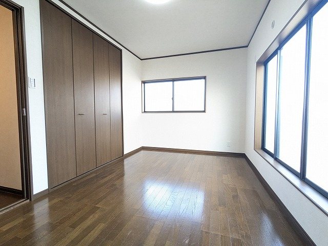 大阪府枚方市三矢町 内観写真（リビング以外の居室）