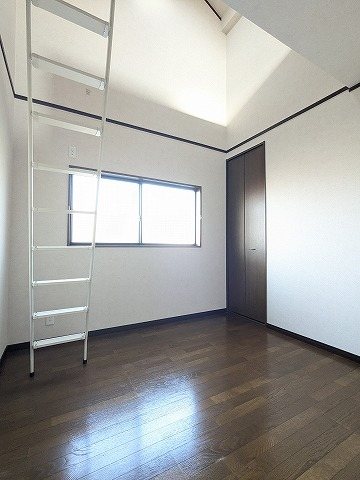 大阪府枚方市三矢町 内観写真（リビング以外の居室）