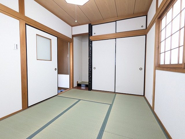 大阪府枚方市三矢町 内観写真（リビング以外の居室）