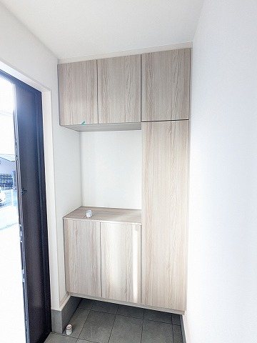大阪府枚方市養父元町 現地写真（玄関）