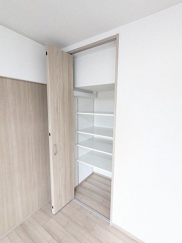 大阪府枚方市三矢町 内観写真（収納）