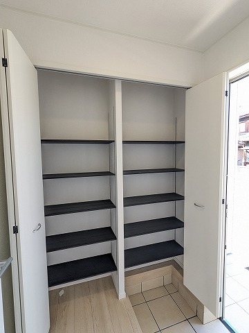 大阪府枚方市渚本町 現地写真（玄関）