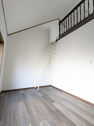 大阪府枚方市渚栄町 内観写真（リビング以外の居室）