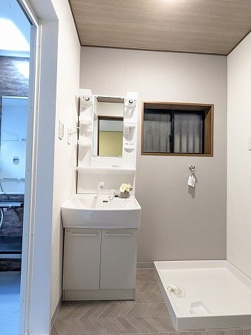 大阪府枚方市渚栄町 内観写真（洗面台・洗面所）