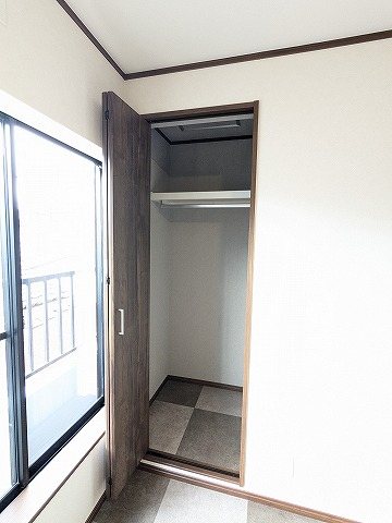 大阪府枚方市渚栄町 内観写真（収納）