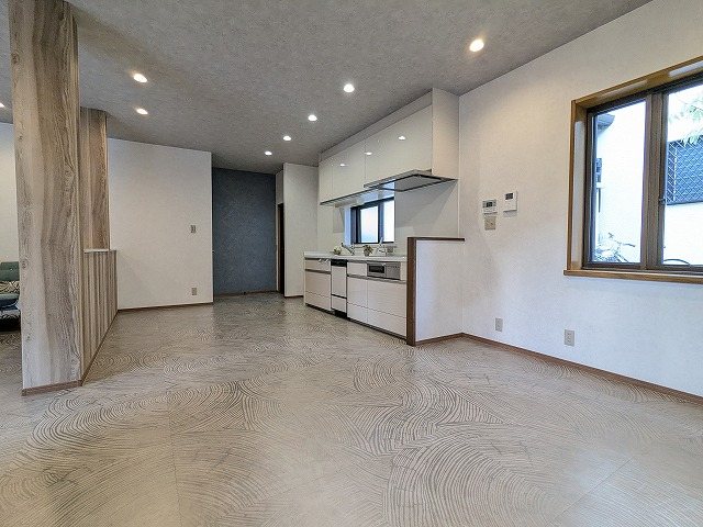 大阪府交野市星田西３丁目 内観写真（リビング）