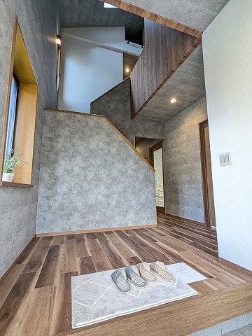 大阪府交野市星田西３丁目 現地写真（玄関）