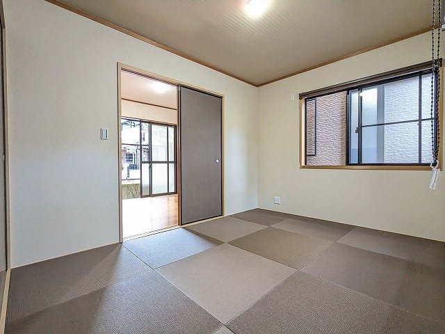 大阪府枚方市東山１丁目 内観写真（リビング以外の居室）