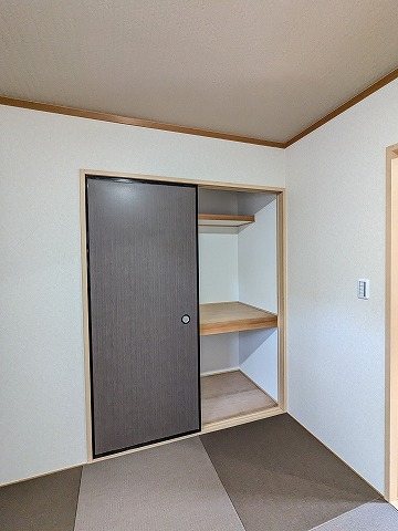 大阪府枚方市東山１丁目 内観写真（収納）