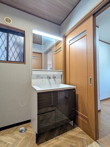 大阪府枚方市東山１丁目 内観写真（洗面台・洗面所）