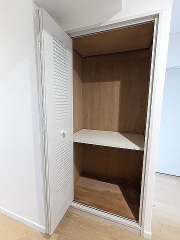 大阪府枚方市山之上北町 内観写真（収納）