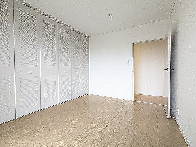 大阪府枚方市山之上北町 内観写真（リビング以外の居室）