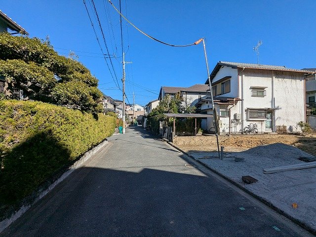 大阪府枚方市東香里元町 現地写真（前面道路含む現地写真）