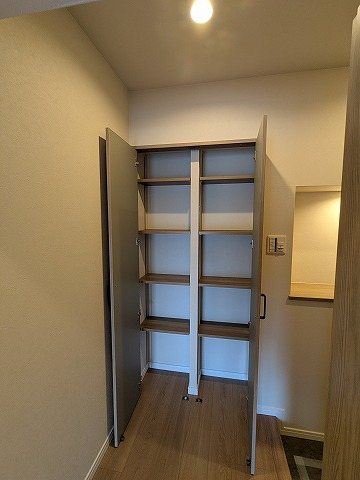 大阪府枚方市山之上北町 内観写真（収納）