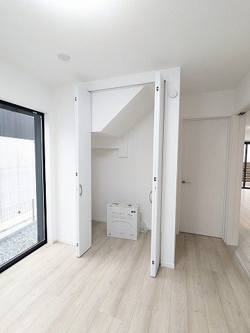 大阪府枚方市東香里１丁目 内観写真（収納）
