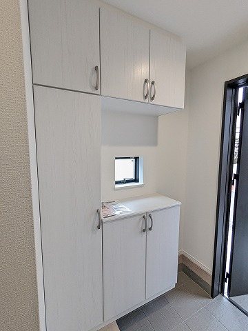 大阪府枚方市東香里１丁目 現地写真（玄関）