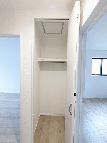大阪府枚方市東香里１丁目 内観写真（収納）