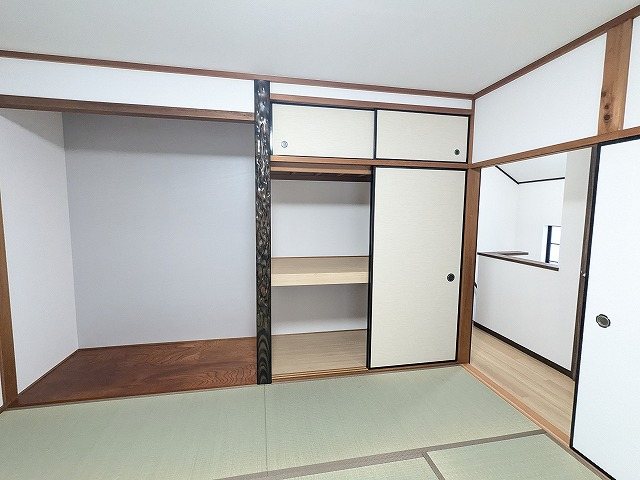 大阪府枚方市走谷１丁目 内観写真（収納）
