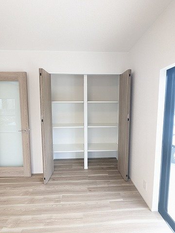 大阪府枚方市養父元町 内観写真（収納）