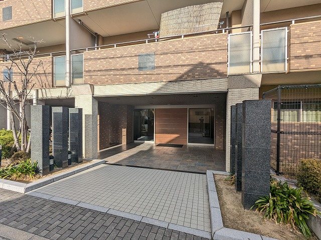 大阪府枚方市香里ケ丘７丁目 共用部写真（エントランス）