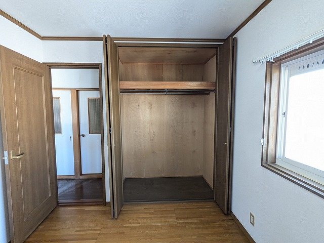 大阪府枚方市津田元町３丁目 内観写真（収納）