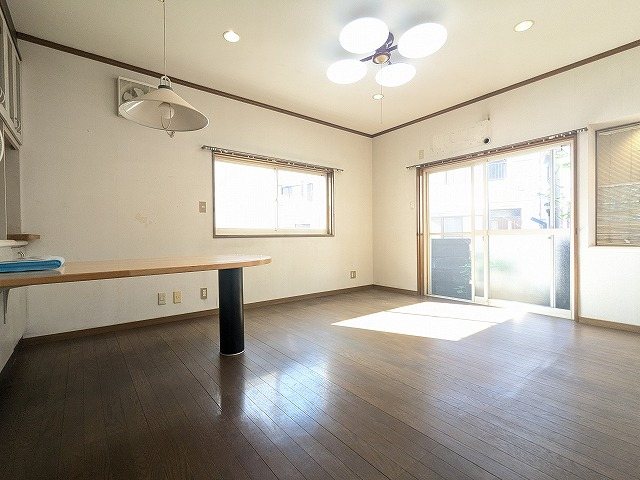 大阪府枚方市津田元町３丁目 内観写真（リビング）