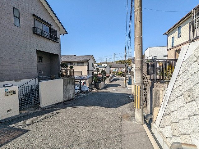 京都府八幡市男山指月 現地写真（前面道路含む現地写真）