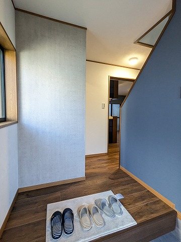 大阪府枚方市香里園東之町 現地写真（玄関）