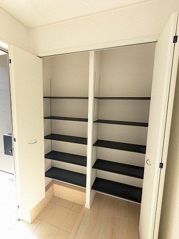 大阪府枚方市山之上西町 現地写真（玄関）