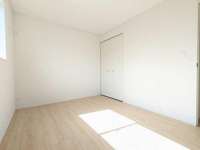 大阪府枚方市山之上西町 内観写真（リビング以外の居室）